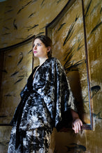 Carica l&#39;immagine nel visualizzatore di Gallery, SOPHIE Kimono corto double seta e velluto
